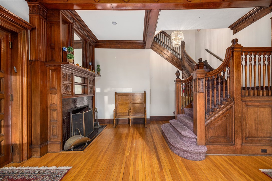 434 Bellevue Avenue, Unit 2B Newport, RI 02840 - Photo 3 of 27 Entry