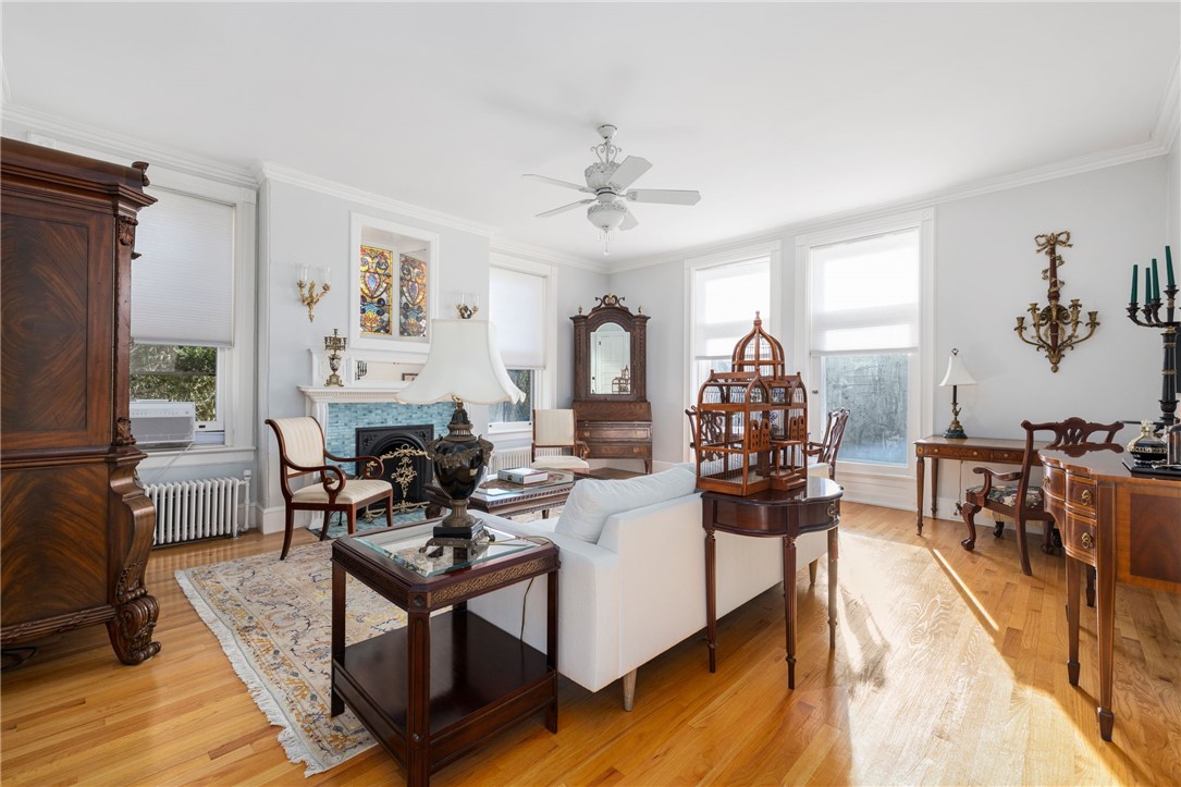 434 Bellevue Avenue, Unit 2B Newport, RI 02840 - Photo 4 of 27 Living Room