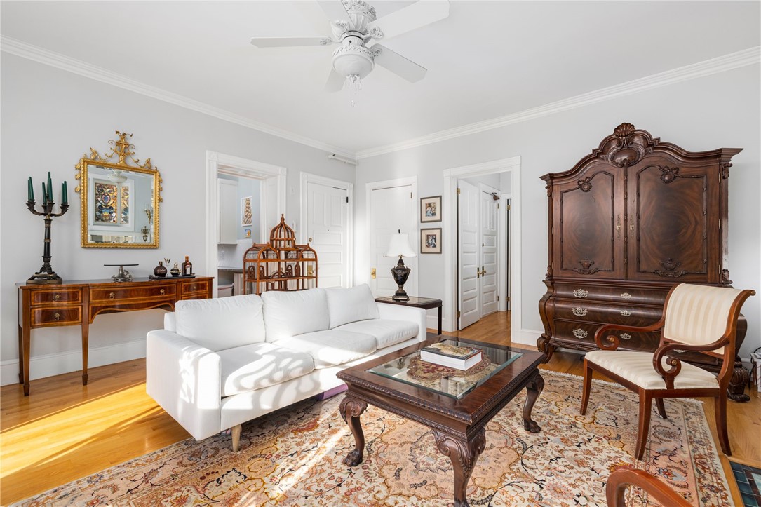 434 Bellevue Avenue, Unit 2B Newport, RI 02840 - Photo 6 of 27 Living Room