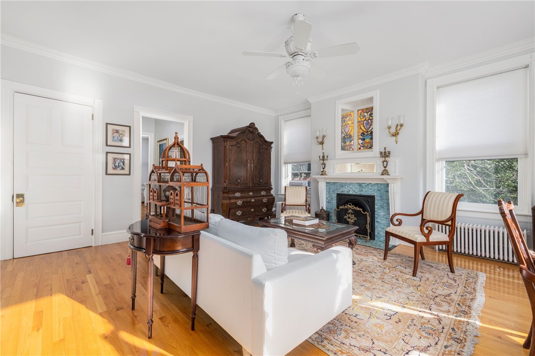 434 Bellevue Avenue, Unit 2B Newport, RI 02840 - Photo 7 of 27 Living Room