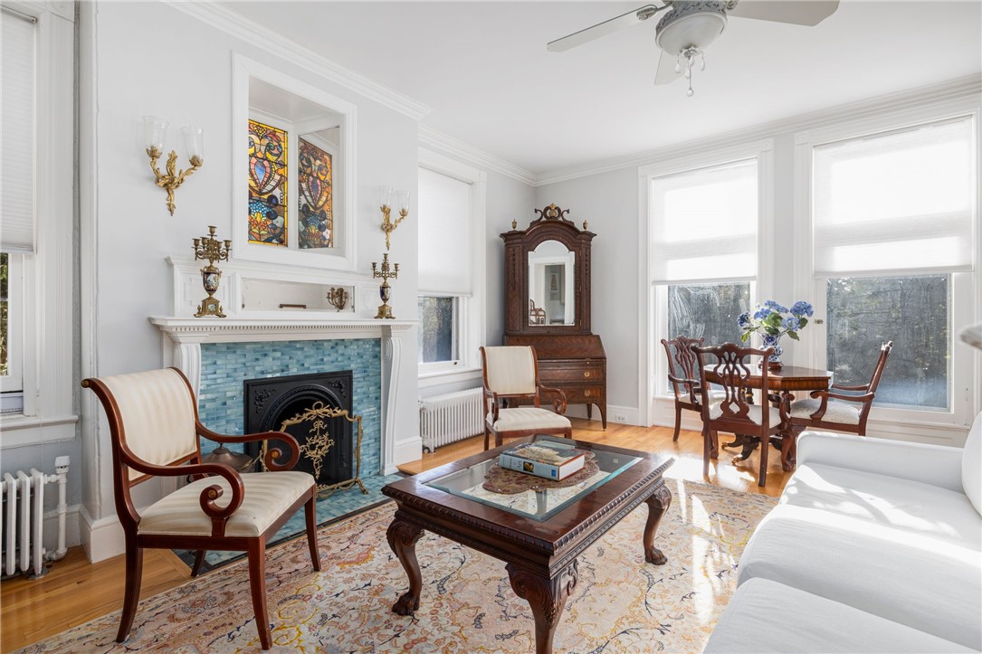 434 Bellevue Avenue, Unit 2B Newport, RI 02840 - Photo 9 of 27 Living Room