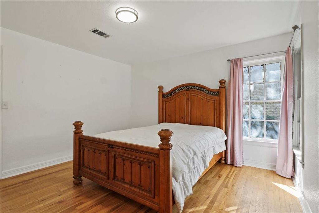 1129 North Riverside Drive Fort Worth, TX 76111 - Photo 20 of 29 a bedroom with a bed and a window