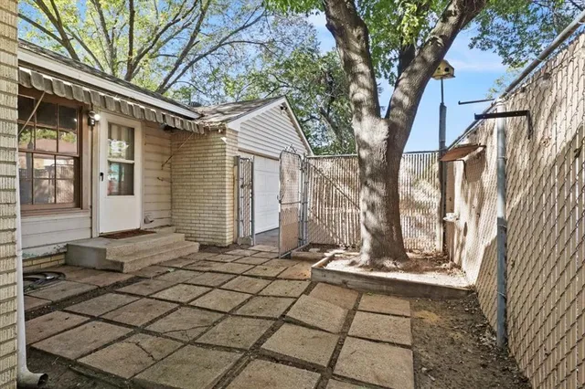 $215,000 | 1129 North Riverside Drive, Fort Worth, TX 76111
