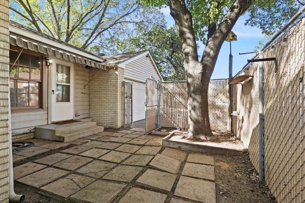 1129 North Riverside Drive Fort Worth, TX 76111 - Photo 27 of 29 a view of a house with backyard