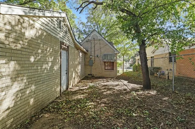 $215,000 | 1129 North Riverside Drive, Fort Worth, TX 76111