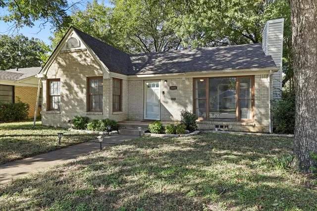 $215,000 | 1129 North Riverside Drive, Fort Worth, TX 76111