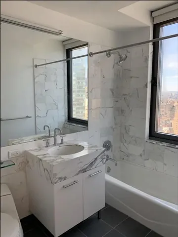 $8,695 | 9 West 31st Street, Unit PH2B | Midtown South