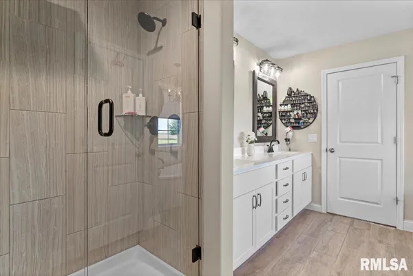 $449,900 | 1701 Spartan Drive, Chatham, IL 62629