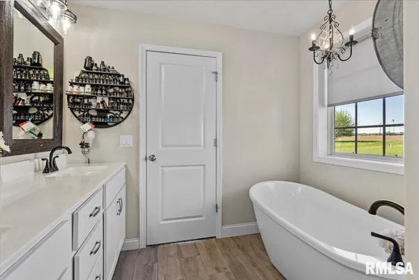 $449,900 | 1701 Spartan Drive, Chatham, IL 62629