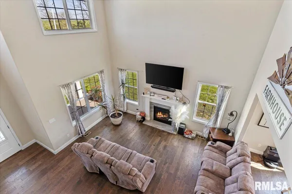 $449,900 | 1701 Spartan Drive, Chatham, IL 62629