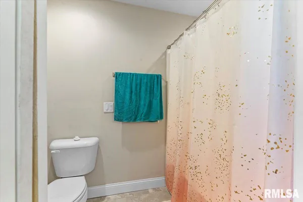 $449,900 | 1701 Spartan Drive, Chatham, IL 62629