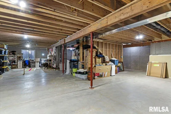$449,900 | 1701 Spartan Drive, Chatham, IL 62629