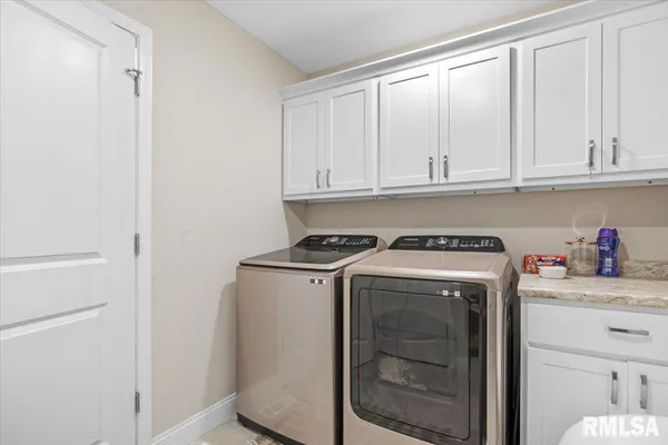 $449,900 | 1701 Spartan Drive, Chatham, IL 62629