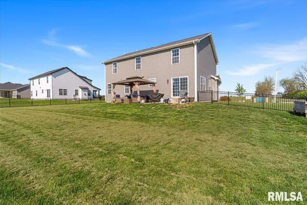 $449,900 | 1701 Spartan Drive, Chatham, IL 62629