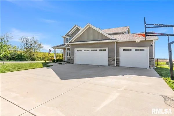 $449,900 | 1701 Spartan Drive, Chatham, IL 62629