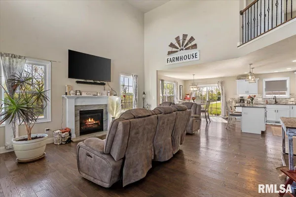 $449,900 | 1701 Spartan Drive, Chatham, IL 62629