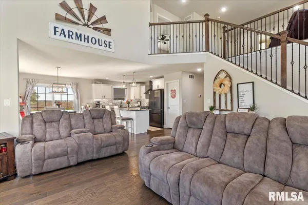 $449,900 | 1701 Spartan Drive, Chatham, IL 62629
