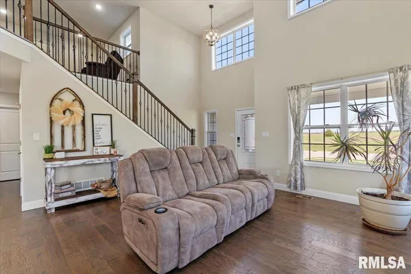 $449,900 | 1701 Spartan Drive, Chatham, IL 62629