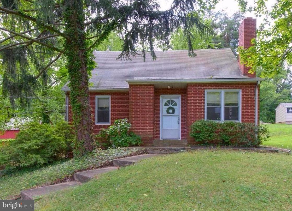 1937 Severn Grove Road Annapolis, MD 21401 - Photo 1 of 30 Brick cape cod with three levels on 3/4 acre!
