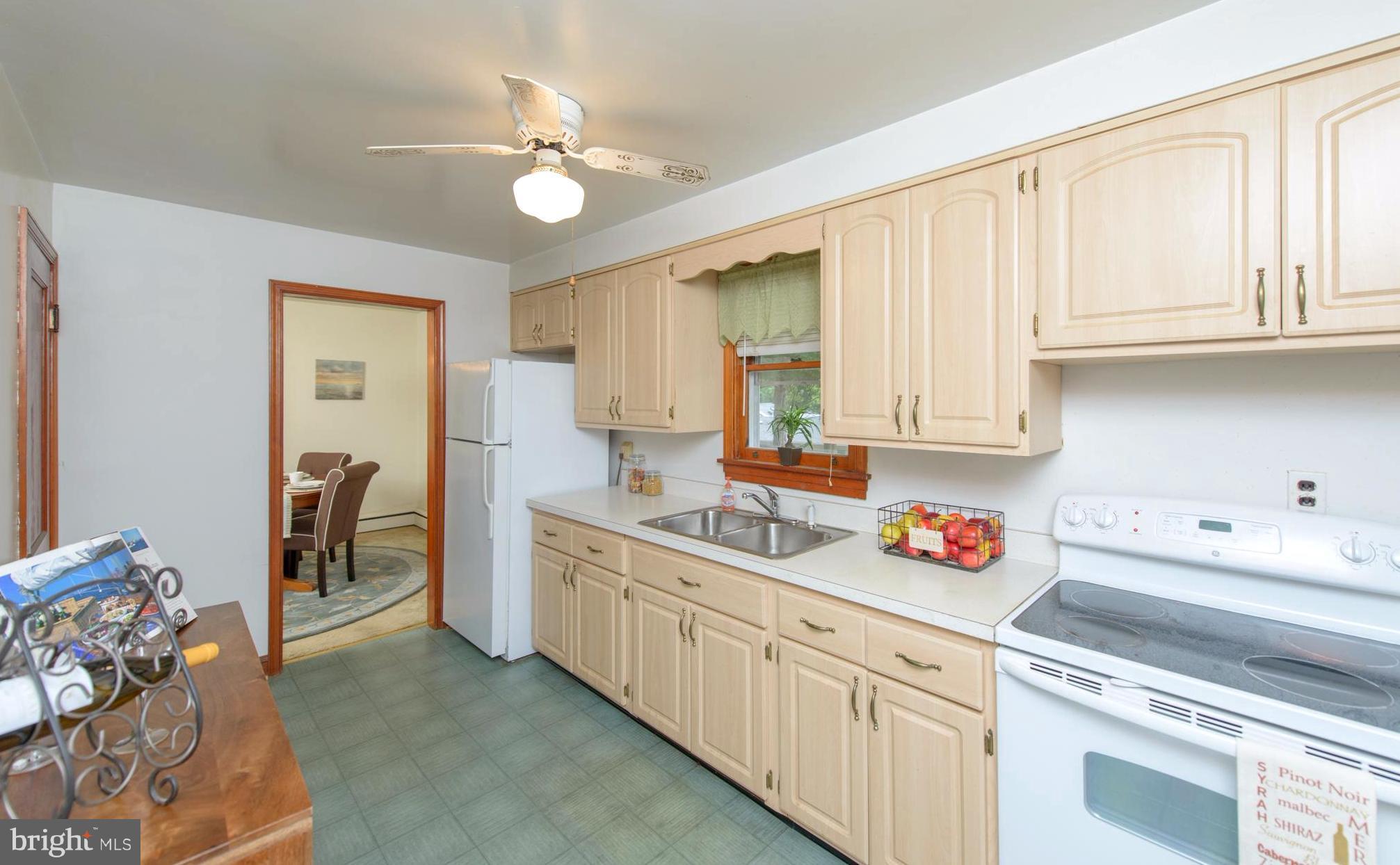 1937 Severn Grove Road Annapolis, MD 21401 - Photo 6 of 30 Kitchen with easy access to dining room