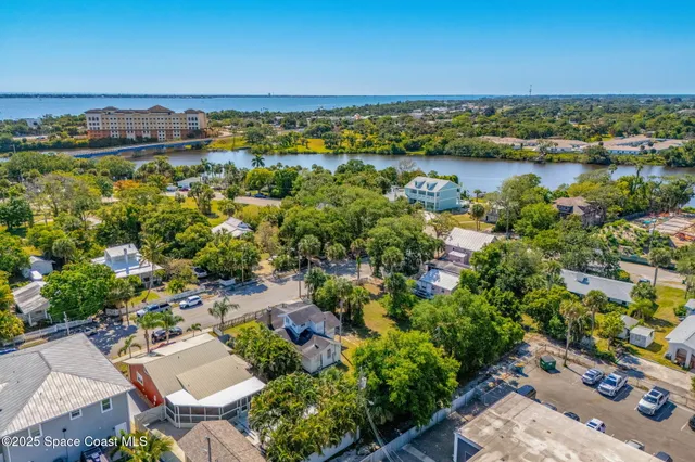an aerial view of residential building and lake