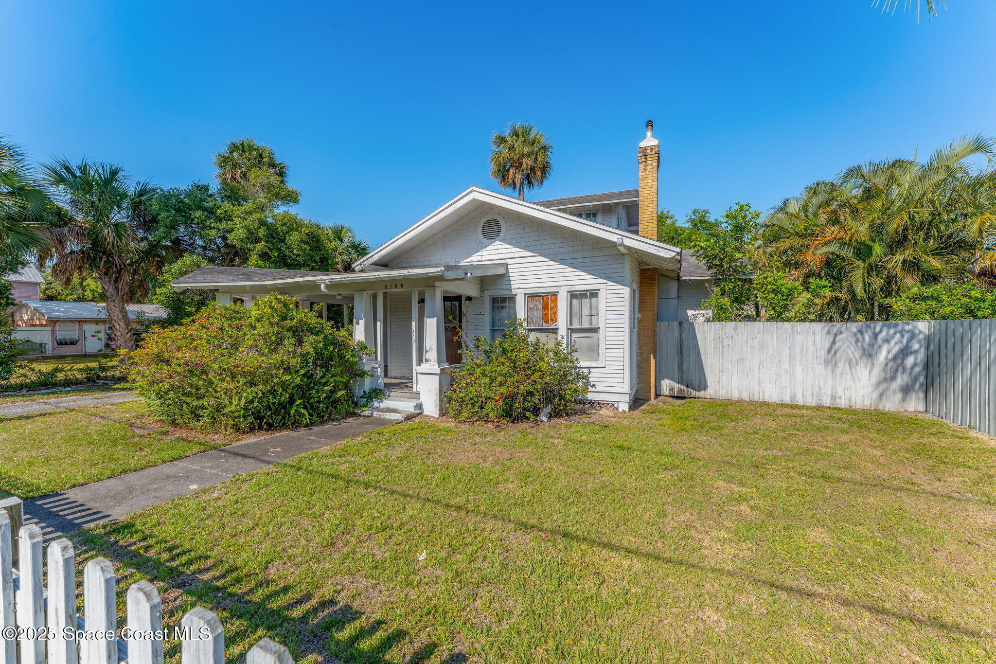 2106 Vernon Place Melbourne, FL 32901 - Photo 48 of 48 a front view of a house with a yard