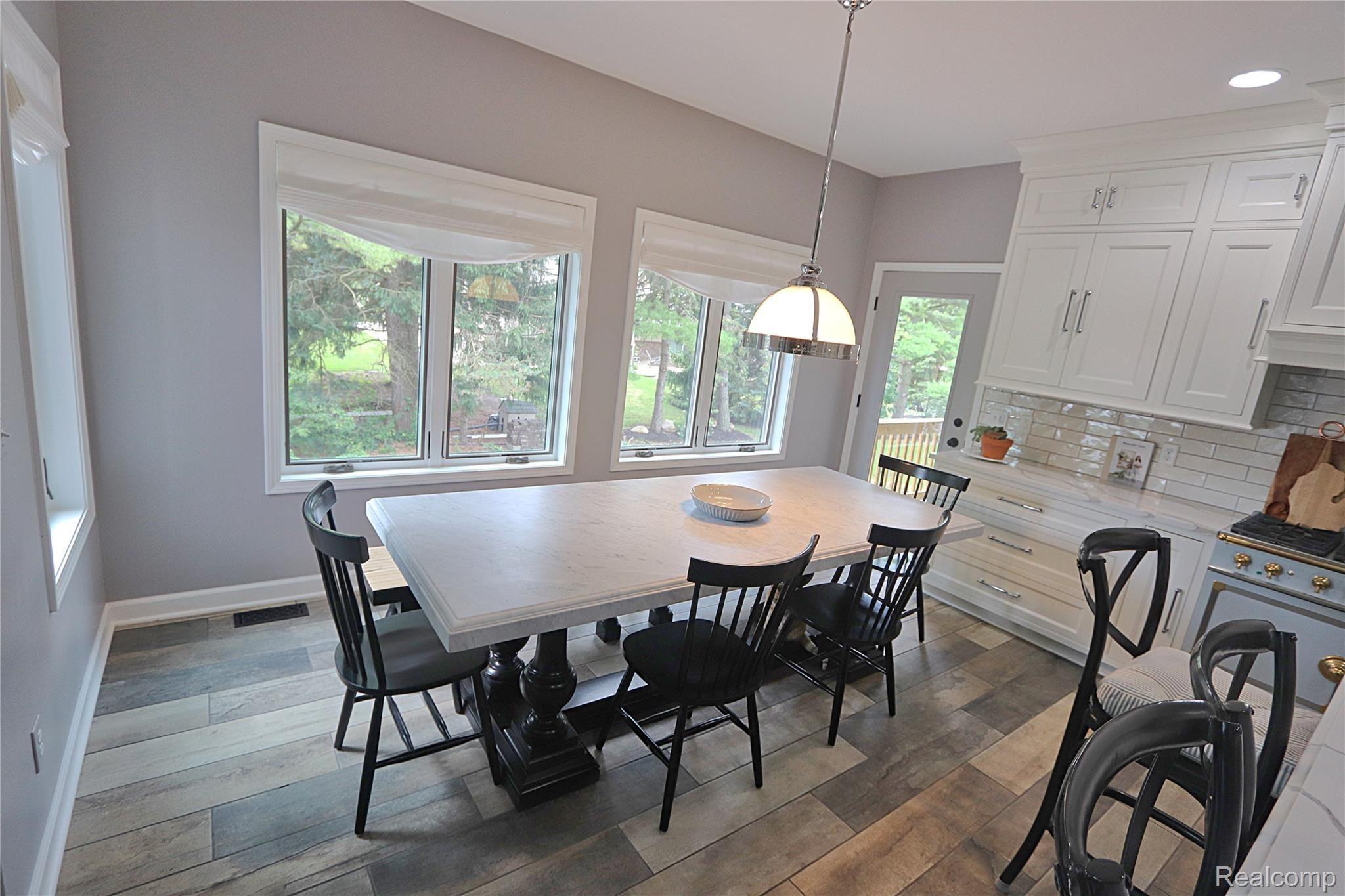 3175 East Commerce Road Commerce Township, MI 48382 - Photo 13 of 31 Large dining area