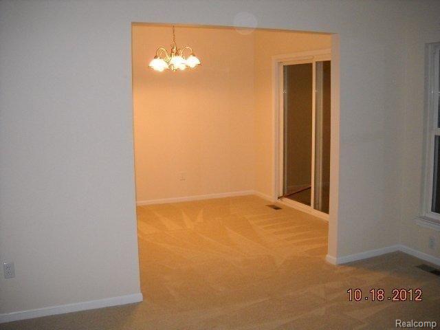 DINING ROOM.jpg