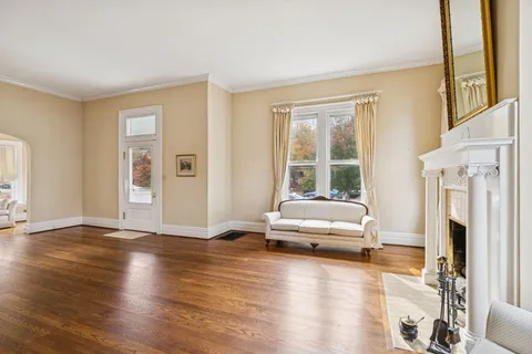 $3,250,000 | 215 4th Avenue South, Franklin, TN 37064