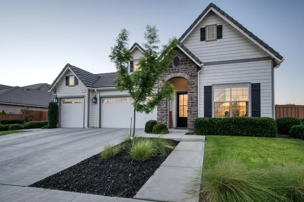 $1,250,000 | 2308 East Mazie Avenue, Fresno, CA 93730