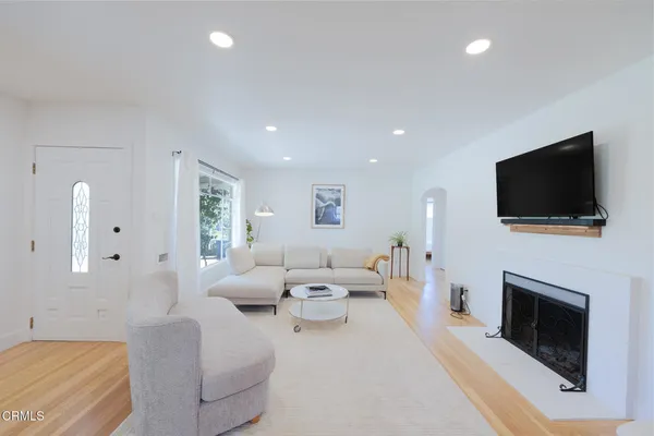 $4,950 | 309 Agnus Drive, Ventura, CA 93003