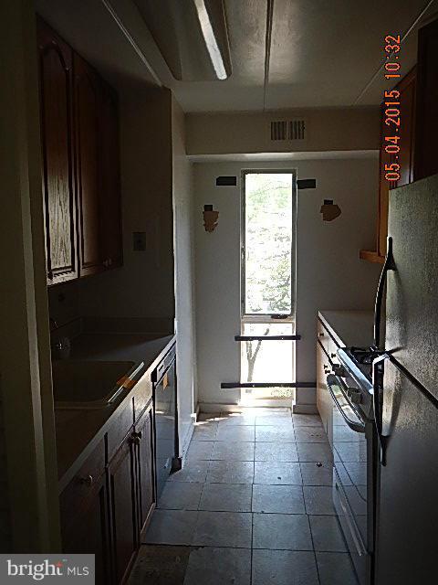 3234 Hewitt Avenue, Unit 33B Silver Spring, MD 20906 - Photo 5 of 7 Kitchen