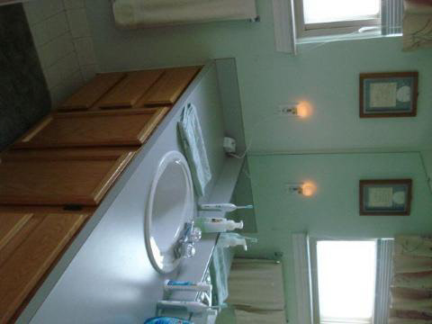 27000 Coach Trenton, MI 48183 - Photo 14 of 15 627684-13.JPG