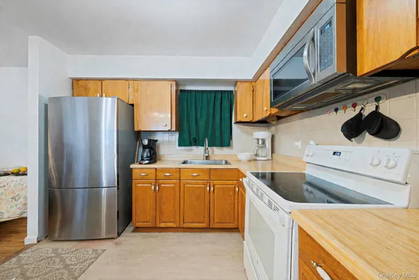 $649,990 | 23 McKinley Street, Brentwood, NY 11717