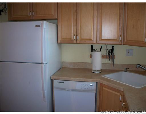 1995 Southwest Palm City Road, Unit 47B Stuart, FL 34994 - Photo 8 of 16 Kitchen.