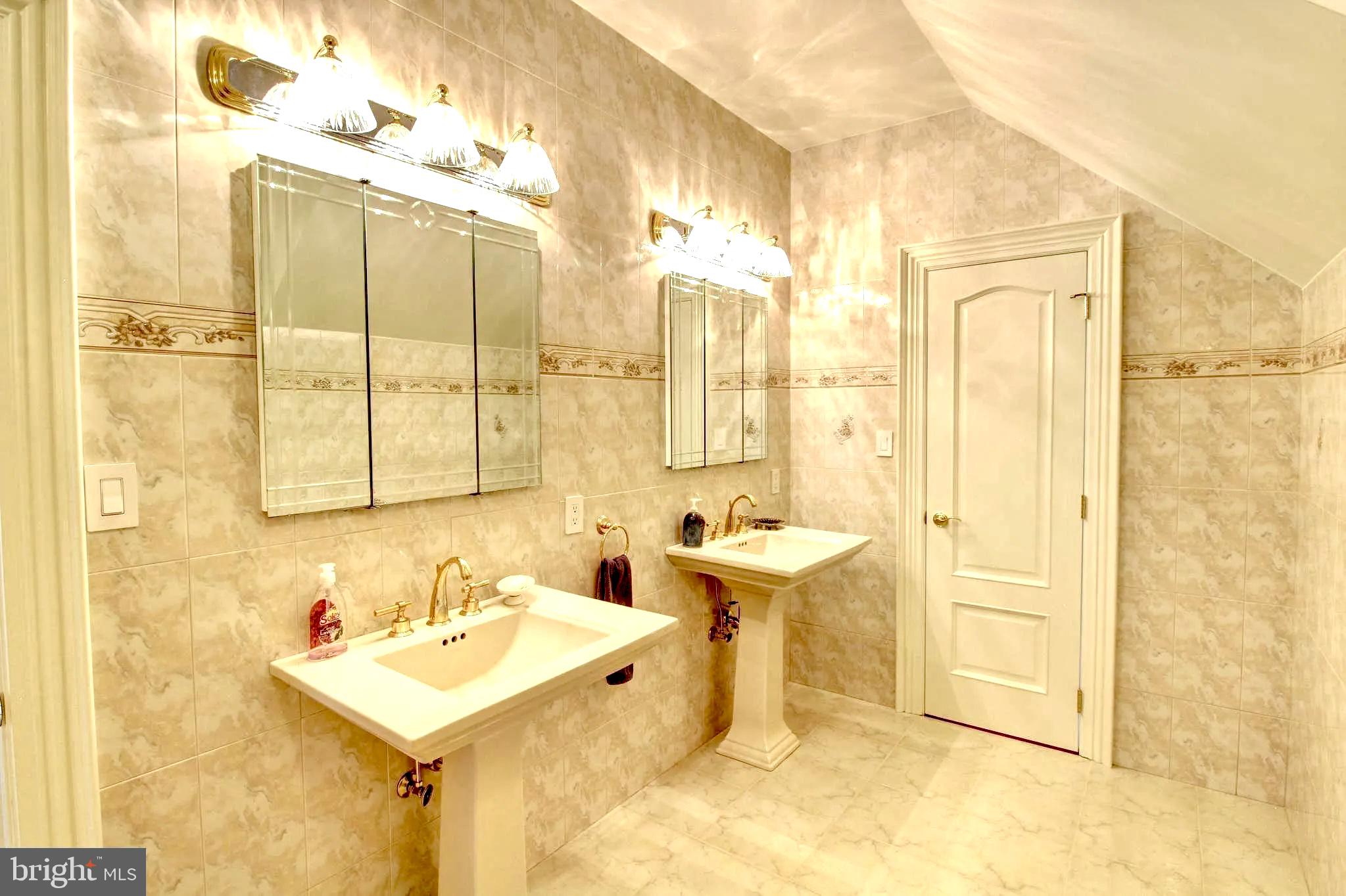 17235 Whisper Hill Road Culpeper, VA 22701 - Photo 14 of 24 a bathroom with a sink a toilet and a mirror