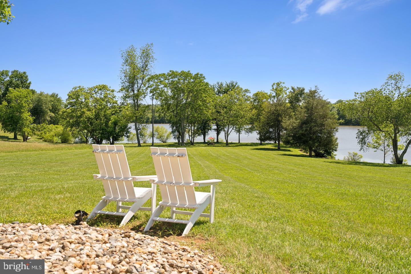 17235 Whisper Hill Road Culpeper, VA 22701 - Photo 24 of 24 a view of a table and chairs in the patio