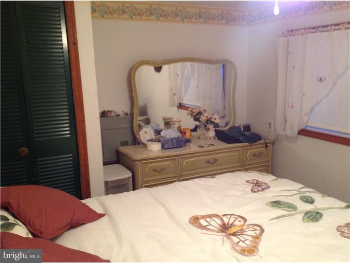 1762 Crown Point Road, Unit E9 Thorofare, NJ 08086 - Photo 20 of 23 a bedroom with a bed and a dresser