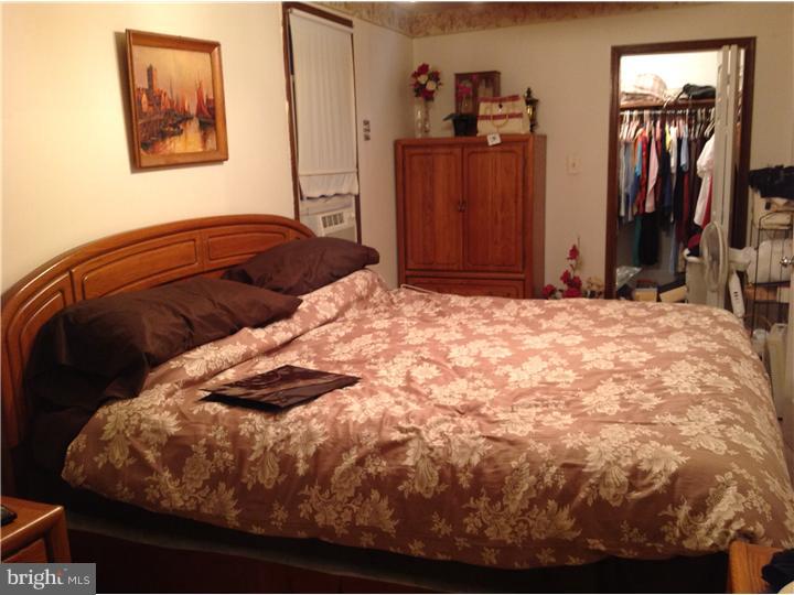 1762 Crown Point Road, Unit E9 Thorofare, NJ 08086 - Photo 22 of 23 a bedroom with a bed and a painting on the wall