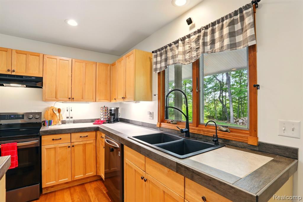 5960 Kidder Road Almont, MI 48003 - Photo 12 of 30