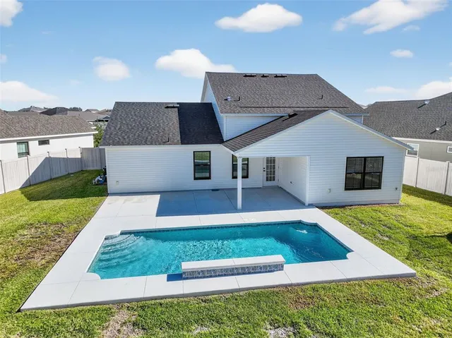 a view of outdoor space yard and porch