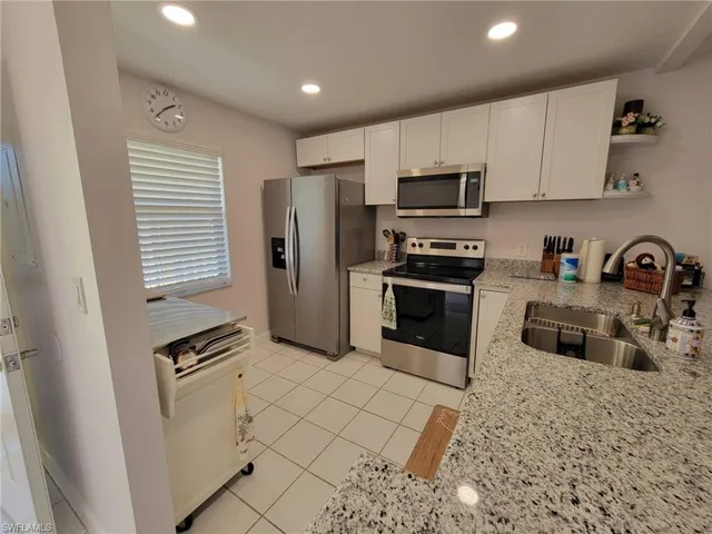 $234,900 | 2618 Kings Lake Boulevard, Unit 2202, Naples, FL 34112