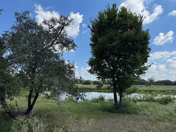 $2,190,898 | 3817 Fm 154, Muldoon, TX 78949