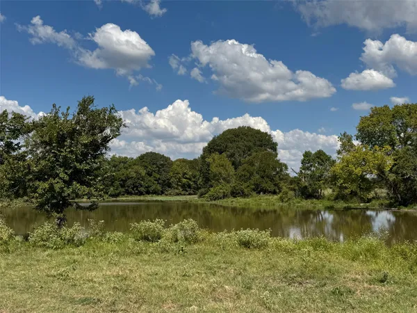 $2,190,898 | 3817 Fm 154, Muldoon, TX 78949