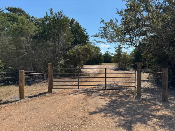 $2,190,898 | 3817 Fm 154, Muldoon, TX 78949