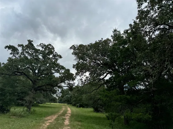 $2,190,898 | 3817 Fm 154, Muldoon, TX 78949