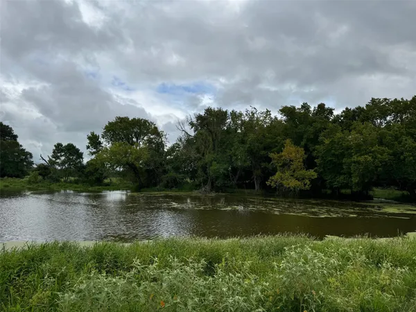 $2,190,898 | 3817 Fm 154, Muldoon, TX 78949