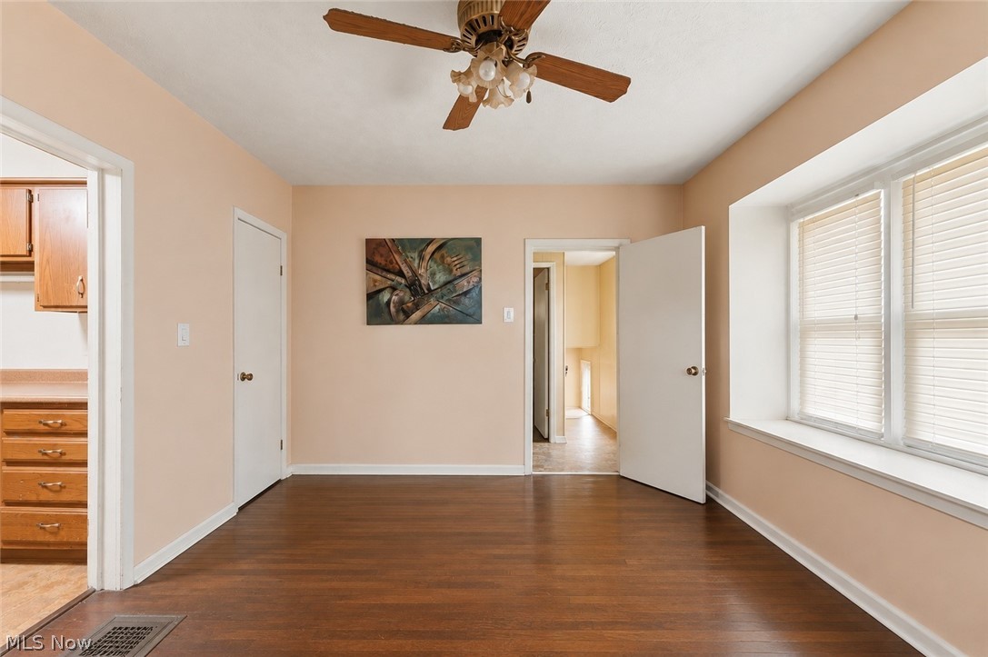 18914 Neff Road Cleveland, OH 44119 - Photo 11 of 23 Gallery Image 11