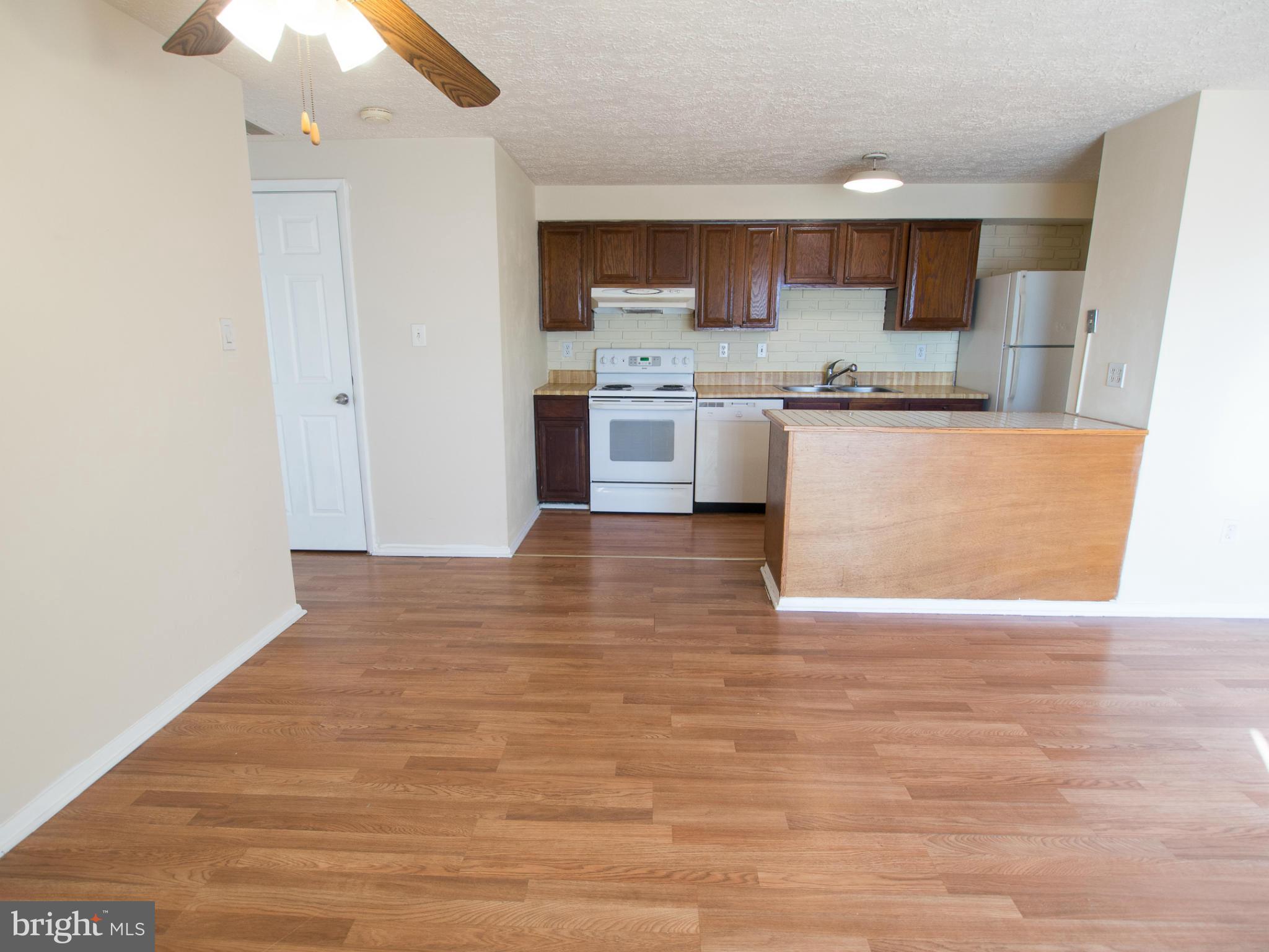 19525 Gunners Branch Road, Unit J Germantown, MD 20876 - Photo 4 of 14 Dining Room