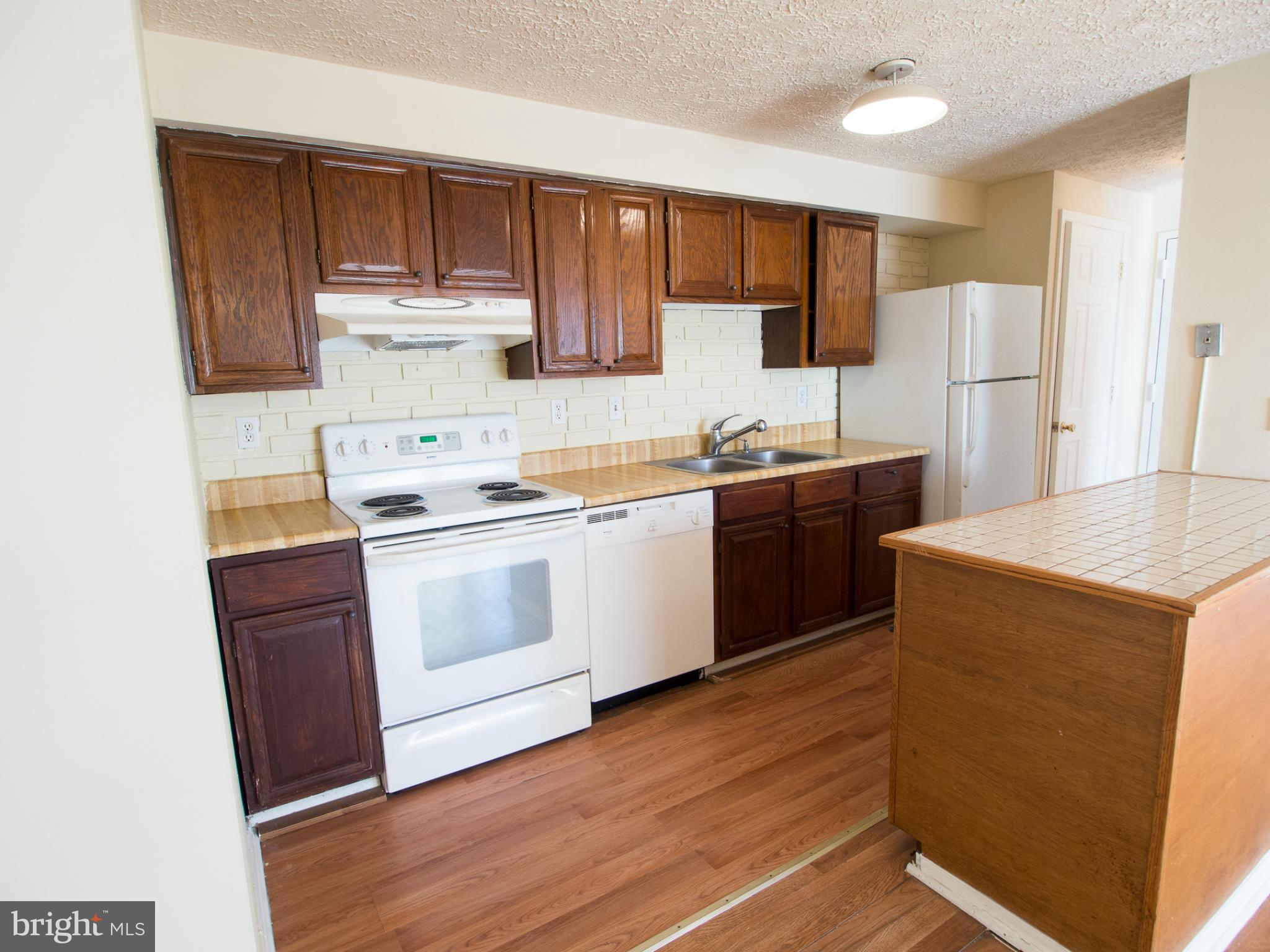 19525 Gunners Branch Road, Unit J Germantown, MD 20876 - Photo 5 of 14 Kitchen